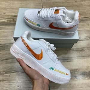 Tênis Nike Air Force Laranja e Verde.